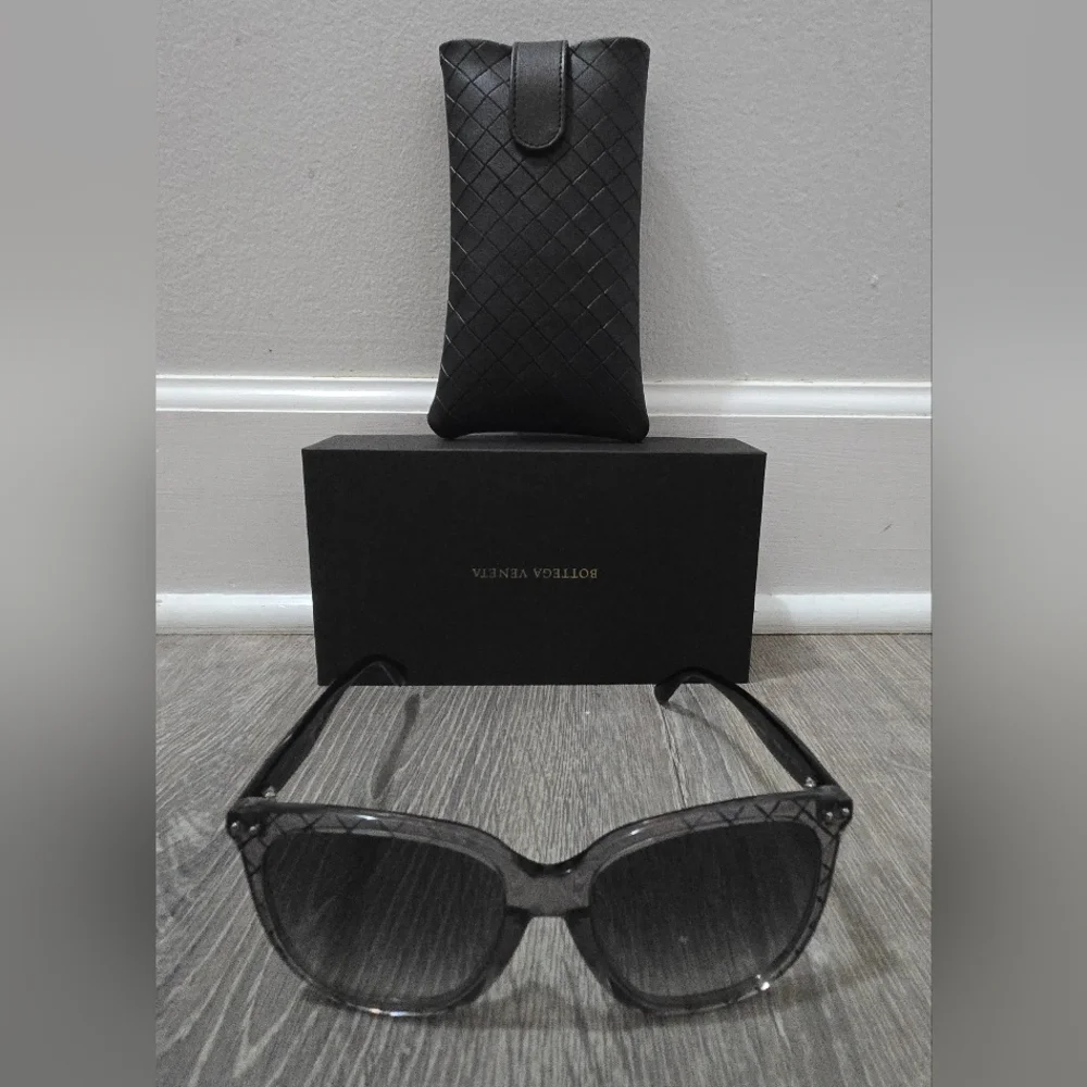 NWOT Authentic Bottega Veneta Black and Gray Sunglasses - Full Set - Picture 1 of 14